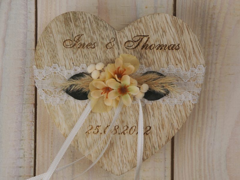 Ringkissen Holz Herz Trockenblumen apricot natur Ringkissen Holz Herz Trockenblumen apricot natur