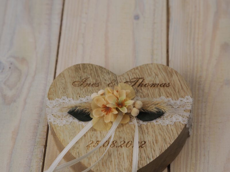 Ringkissen Holz Herz Trockenblumen apricot natur Ringkissen Holz Herz Trockenblumen apricot natur