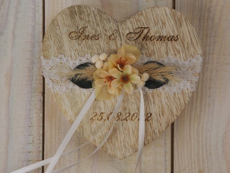 Ringkissen Holz Herz Trockenblumen apricot natur Ringkissen Holz Herz Trockenblumen apricot natur