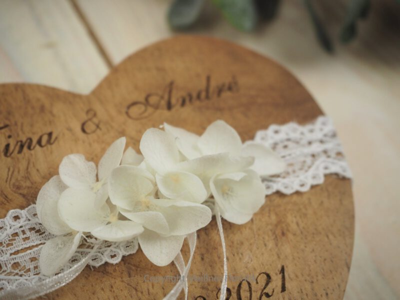 Ringkissen Holz Herz Trockenblumen Hortensie weiß