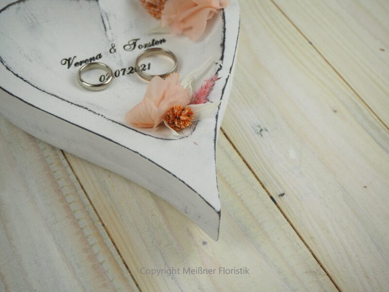 Ringkissen Ringschale Holz Herz Trockenblumen whitewashed