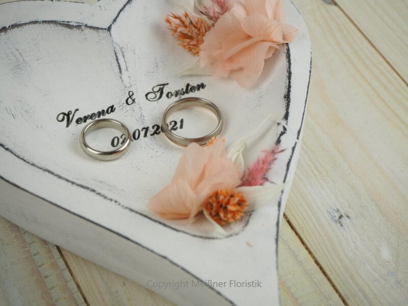 Ringkissen Ringschale Holz Herz Trockenblumen whitewashed