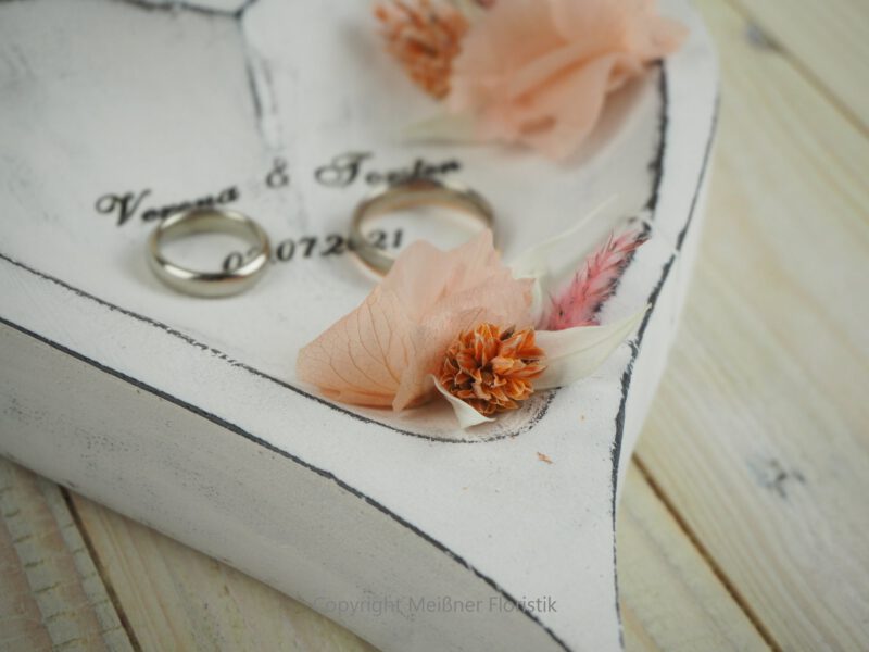 Ringkissen Ringschale Holz Herz Trockenblumen whitewashed