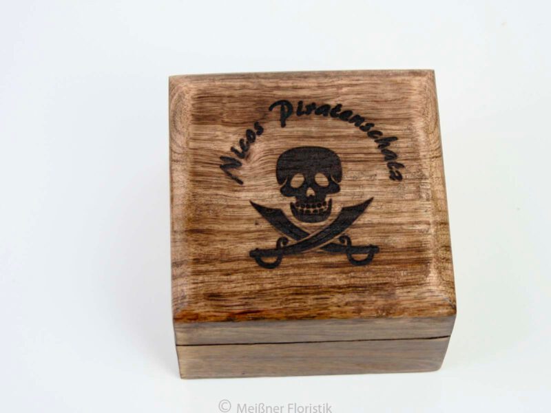 Schatztruhe / Schatzkästchen Holz mit Gravur Schatztruhe / Schatzkästchen Holz mit Gravur
