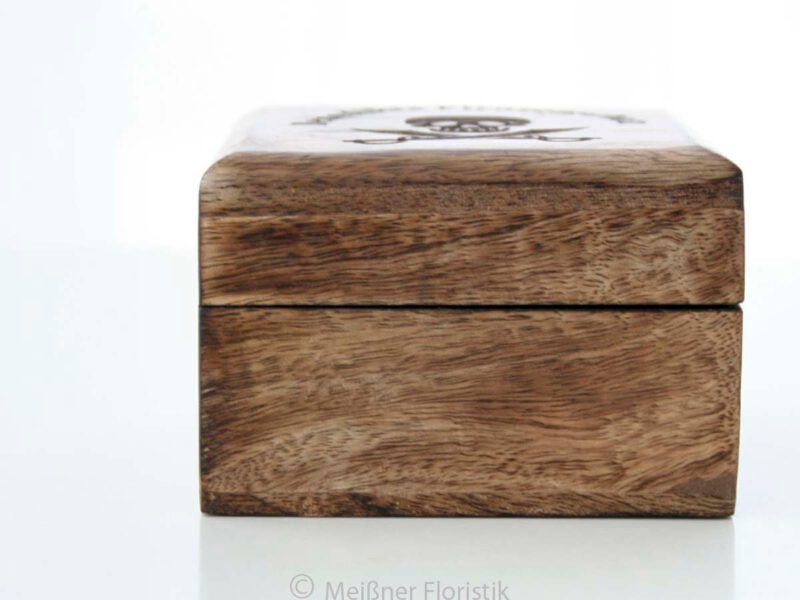 Schatztruhe / Schatzkästchen Holz mit Gravur Schatztruhe / Schatzkästchen Holz mit Gravur