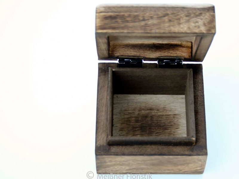 Schatztruhe / Schatzkästchen Holz mit Gravur Schatztruhe / Schatzkästchen Holz mit Gravur