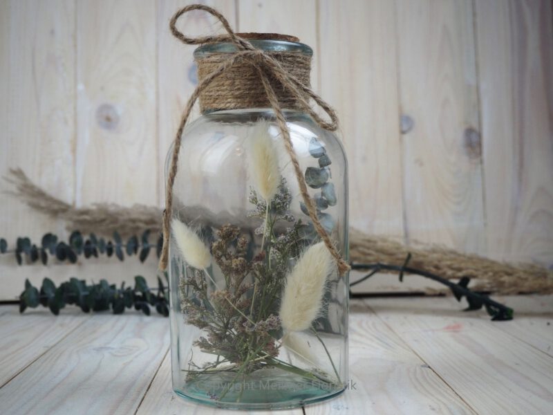 Trockenblumen gefülltes Glas weiß lila groß Trockenblumen gefülltes Glas weiß lila groß