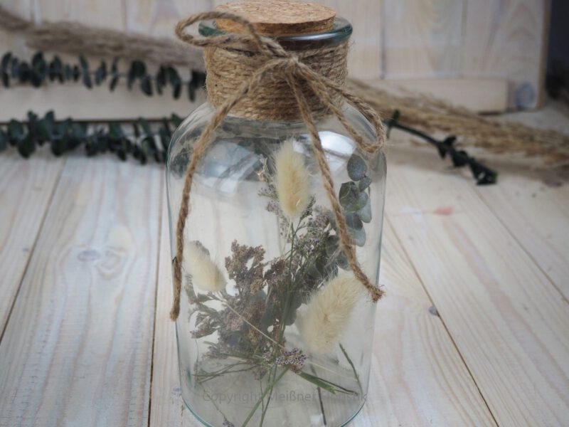 Trockenblumen gefülltes Glas weiß lila groß Trockenblumen gefülltes Glas weiß lila groß