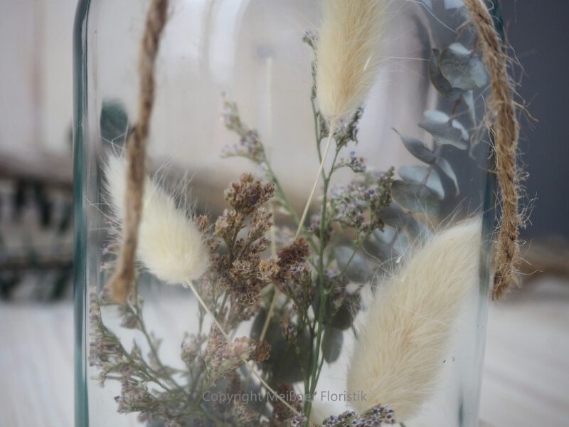 Trockenblumen gefülltes Glas weiß lila groß Trockenblumen gefülltes Glas weiß lila groß