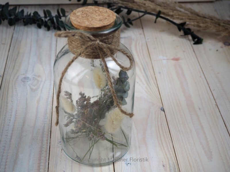 Trockenblumen gefülltes Glas weiß lila groß Trockenblumen gefülltes Glas weiß lila groß